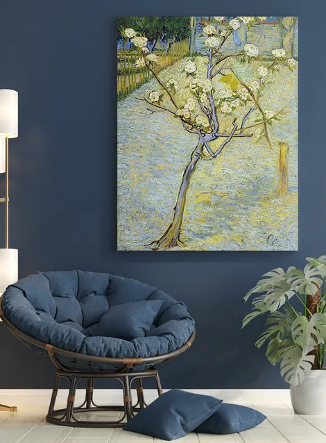 Pequeño árbol de pera en flor